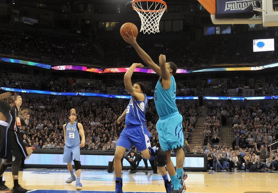 2015年NBA焦点战：黄蜂逆袭小牛精彩对决回顾(图1)